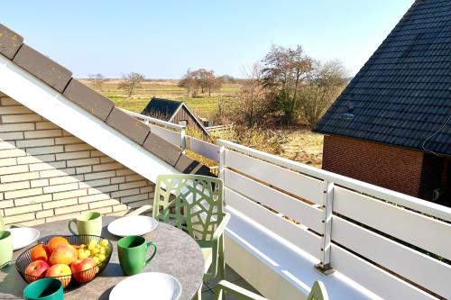 Langeoog Ferienwohnung Us Langeoog - An den Hellerwiesen - An den Hellerwiesen Dachterrasse Tisch