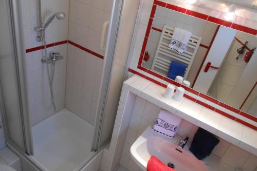 Langeoog Ferienwohnung Appartementhaus Buddelei  - 1/101 - App 1 Bad hell und freundlich