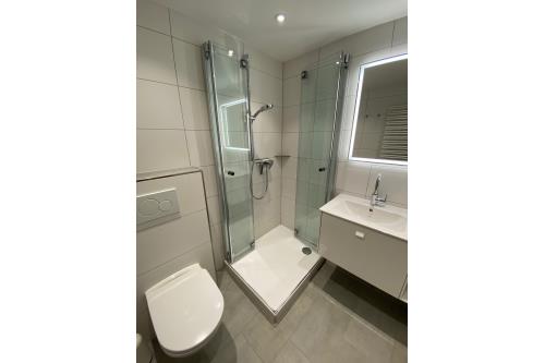 Langeoog Ferienhaus Haus Bornefeld - Bad mit Dusche (saniert 2021)