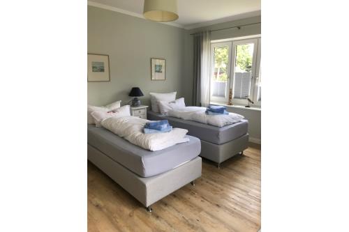 Langeoog Ferienwohnung De Fischer un sien Froo - Blumental - 2. Schlafzimmer Boxspringbetten