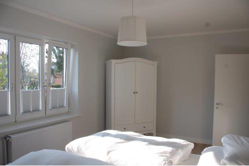 Langeoog Ferienwohnung De Fischer un sien Froo - Blumental - Schlafzimmer Boxspringbetten