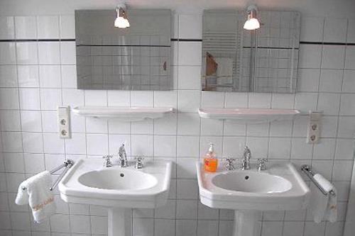 Langeoog Ferienhaus Der Sanddornhof - 1 - Badezimmer in der 1. Etage