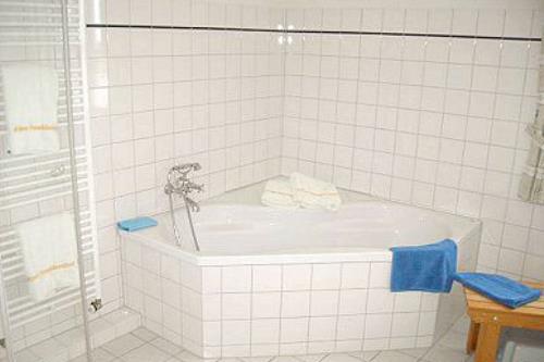 Langeoog Ferienhaus Der Sanddornhof - 1 - Badezimmer in der 1. Etage