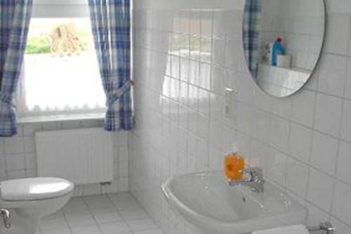 Langeoog Ferienhaus Der Sanddornhof - 1 - Separates WC im EG
