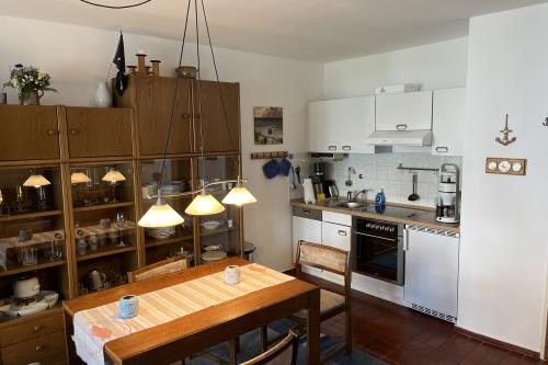 Langeoog Ferienwohnung FeWo Kurth - Küche mit Geschirrspüler, das spart Zeit