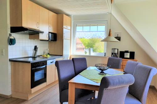 Langeoog Ferienwohnung Ferienhaus Katja und Ralf Heimes - 2 - Küche und Essbereich