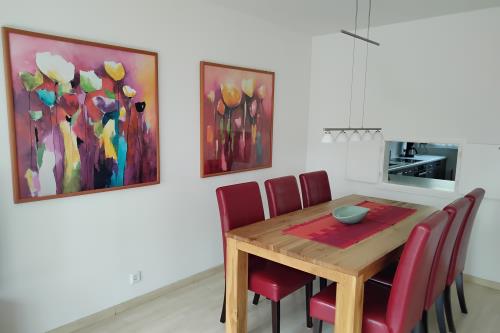 Langeoog Ferienhaus Baldes - Essecke mit 6 Stühlen
