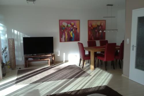 Langeoog Ferienhaus Baldes - Wohnzimmer mit Eßtisch