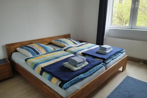 Langeoog Ferienhaus Baldes - Schlafzimmer mit Kingsize Bett