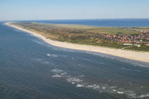Langeoog Ferienhaus Ferienwohnanlage Ahlering Theodor-Storm-Str. - Luftbild Loog20220623 185510