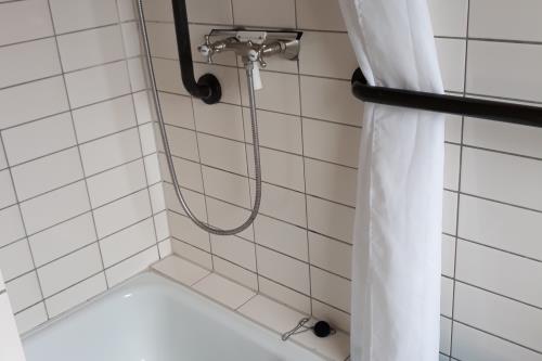 Langeoog Ferienwohnung Lütje Oog (links) - Bad mit Dusche