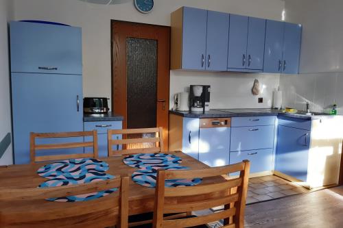 Langeoog Ferienwohnung Schaumburg - Küchenzeile/Eßtisch