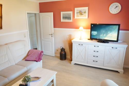 Langeoog Ferienwohnung Haus Dinkla - Wohnung unten - TV im Wohnzimmer