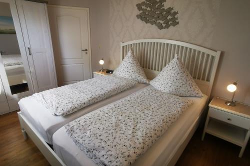 Langeoog Ferienwohnung Haus Dinkla - Wohnung unten - Schlafraum mit Aussenjalousie  Schrank