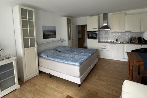 Langeoog Ferienwohnungen Kiebitzweg - Wolke7 - Blick auf Küchenzeile