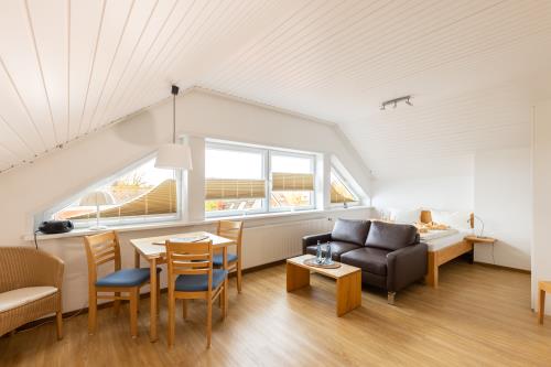 Langeoog Ferienwohnungen Müller - App. 5 - Wohnen, Essen, Schlafen