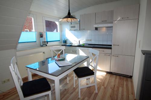 Langeoog Ferienwohnung Achter&#39;t Dörp - 2 - Küchenbereich i.d. Wohnküche 