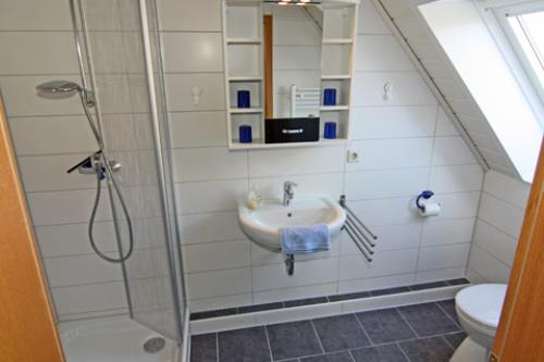 Langeoog Ferienwohnung Achter&#39;t Dörp - 2 - Bad