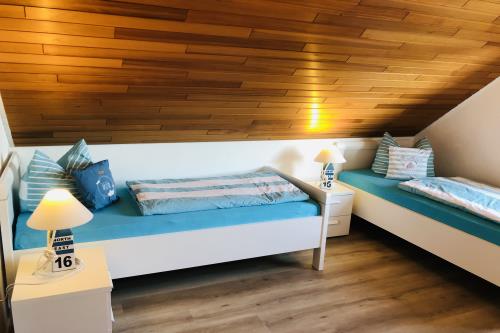 Langeoog Ferienwohnung Haus Dünenrose-Sanddornweg - Dünenrose2 - Schlafzimmer