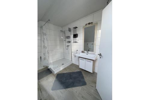 Langeoog Ferienwohnung Haus Dünenrose-Sanddornweg - Dünenrose3 - Badezimmer