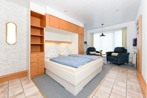 Langeoog Ferienwohnung Haus Strandboje und Haus Dünenrose - Rose - Schlafzimmer