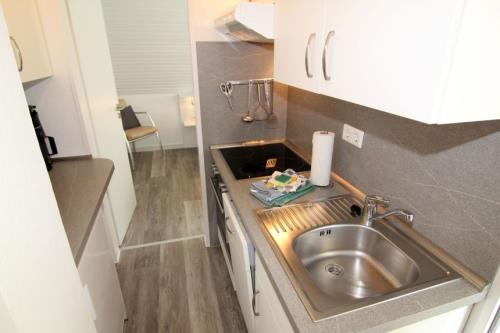 Langeoog Ferienwohnung Haus Seeschwalbe - 5 - Küchenzeile