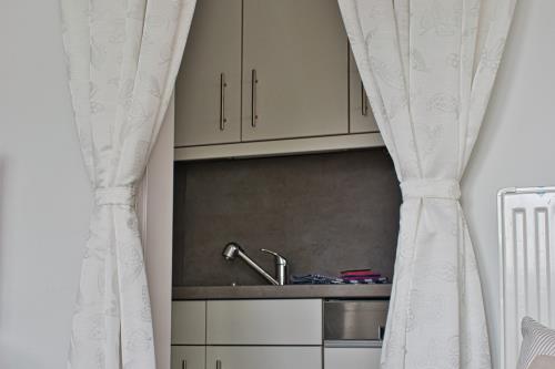 Langeoog Ferienwohnung Haus Seeschwalbe - 7 - Eingang zur neuen Küche in Wohnung 7