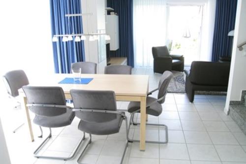 Langeoog Ferienhaus Haus Wellenstern - 1 - sonniges Wohnzimmer im Erdgeschoss