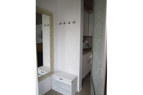 Langeoog Ferienwohnung Haus am Wind / am Strand - 4 - Eingang mit Garderobe