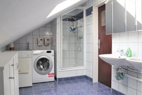 Langeoog Ferienhaus Hus Dreemaster  - 1 - Bad Obergeschoss