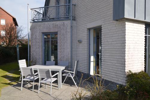 Langeoog Ferienhaus Us Langeoog - Inselresidenz Seeschwalbe - Außenansicht - Terrasse