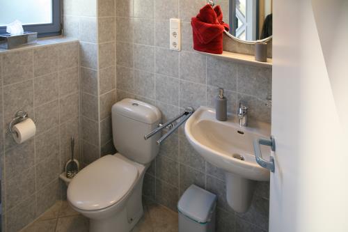 Langeoog Ferienhaus Inselresidenz Seeschwalbe FH**** - Gäste WC Paterre