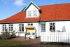 Langeoog Ferienwohnung Insulanerhaus Lüttje Pad 1 Solten Wind  - Terrasse mit Sitzecke und Strandkorb