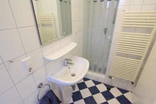 Langeoog Ferienhaus Karkpolder Residenz Haus 3 - Badezimmer 2 mit Dusche