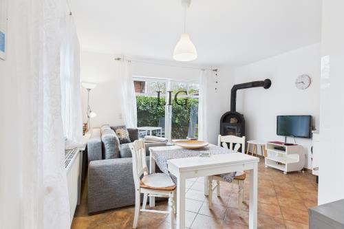 Langeoog Ferienwohnung Kiebitznüst Hübener - 2 Erdbeerseite - CAM04236G0 PR0037 STILL004