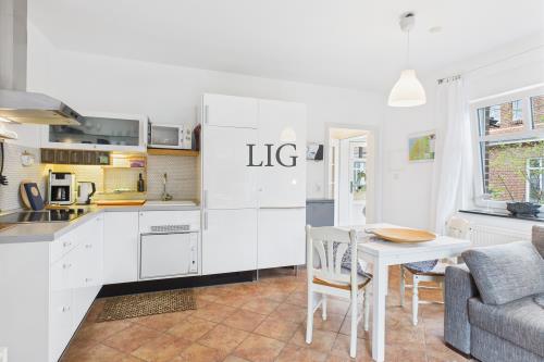 Langeoog Ferienwohnung Kiebitznüst Hübener - 2 Erdbeerseite - CAM04236G0 PR0037 STILL005