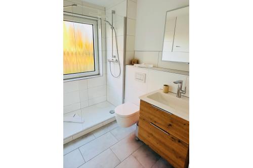 Langeoog Ferienwohnung Kiebitzregenpfeifer - Modernes helles Badezimmer