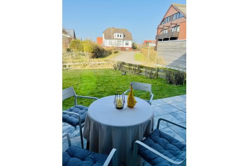 Langeoog Ferienwohnung Kiebitzregenpfeifer - Terrasse mit Garten