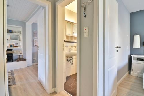 Langeoog Ferienwohnung Vermietung am Meer – Langeooger Viermaster - Blaues Segel - Flur