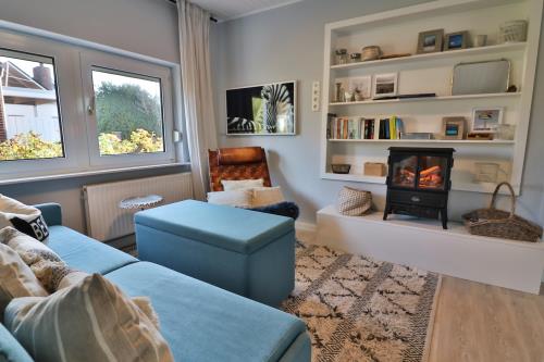 Langeoog Ferienwohnung Vermietung am Meer – Langeooger Viermaster - Blaues Segel - Wohnzimmer