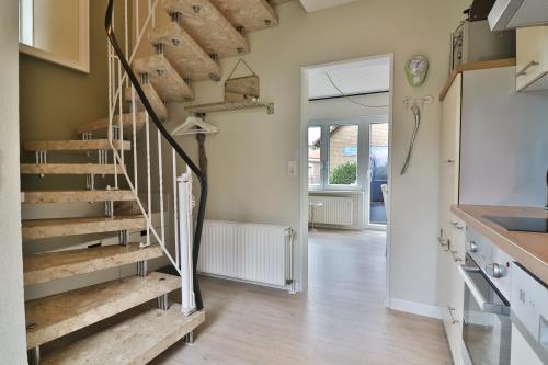 Langeoog Ferienwohnung Vermietung am Meer – Langeooger Viermaster - Grünes Segel - Treppe