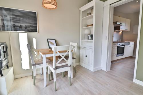 Langeoog Ferienwohnung Vermietung am Meer – Langeooger Viermaster - Grünes Segel - Wohnzimmer