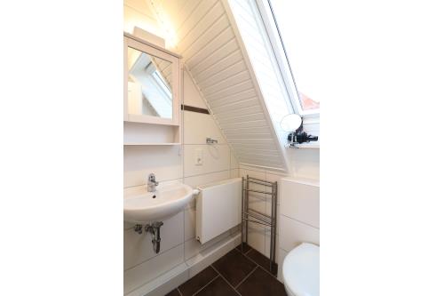 Langeoog Ferienwohnung Vermietung am Meer – Langeooger Viermaster - Grünes Segel - Badezimmer