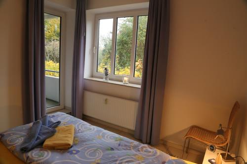 Langeoog Ferienwohnung Langeooger Jahreszeiten - Schlafzimmer: Zugang zum Balkon