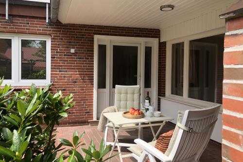 Langeoog MARTHA's HUUS - Ferienwohnung 2 - Terrasse und Eingang