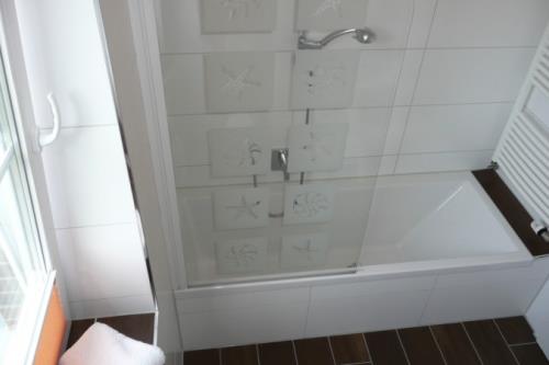 Langeoog Ferienhaus Residenz Inseltraum (Doppelhaushälfte) - einladende Badewanne im OG