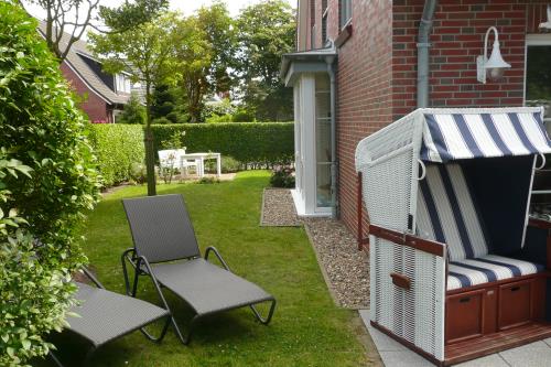 Langeoog Ferienhaus Residenz Inseltraum (Doppelhaushälfte) - Blick durch den Garten