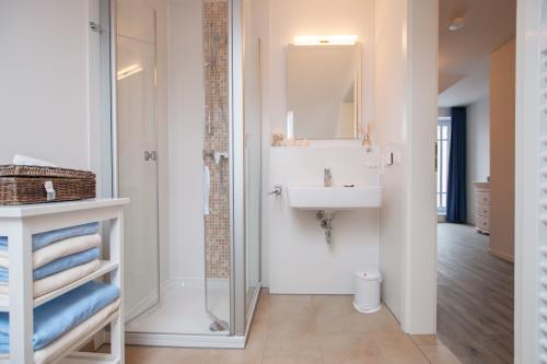 Langeoog Ferienhaus Strandvillen Langeoog - Hus in Lee - Hus in Lee, 1. OG: Badezimmer