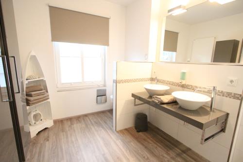 Langeoog Ferienwohnung Us Langeoog - Haus Stefanie - Stefanie 1 - Badezimmer mit Dusche 1.OG