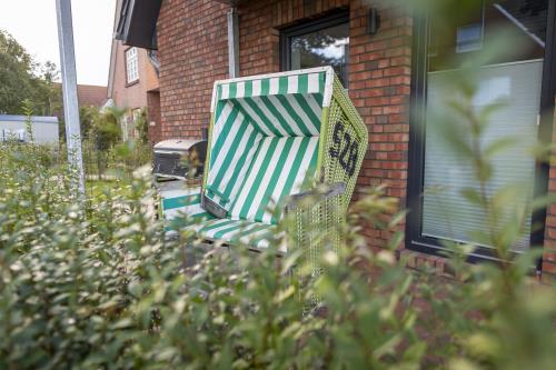 Langeoog Ferienhaus Villa Hafenkieker - Garten mit Strandkorb und Grill